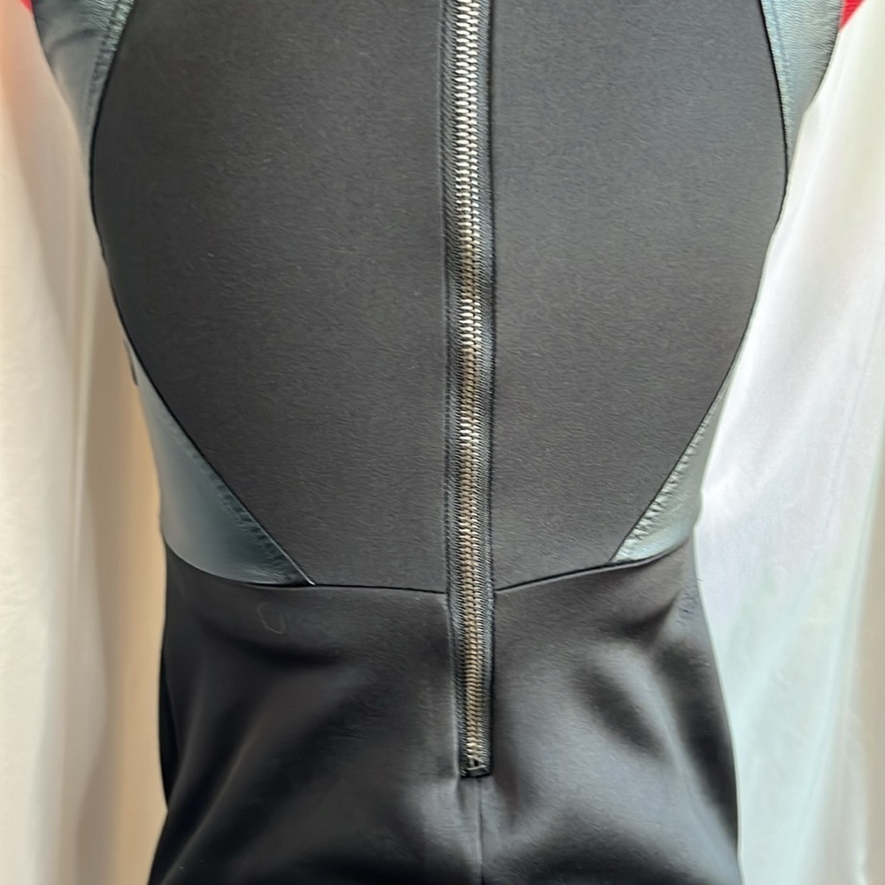 XS10 Suzy shein sleeveless leather like detailed dress - Picture 8 of 13